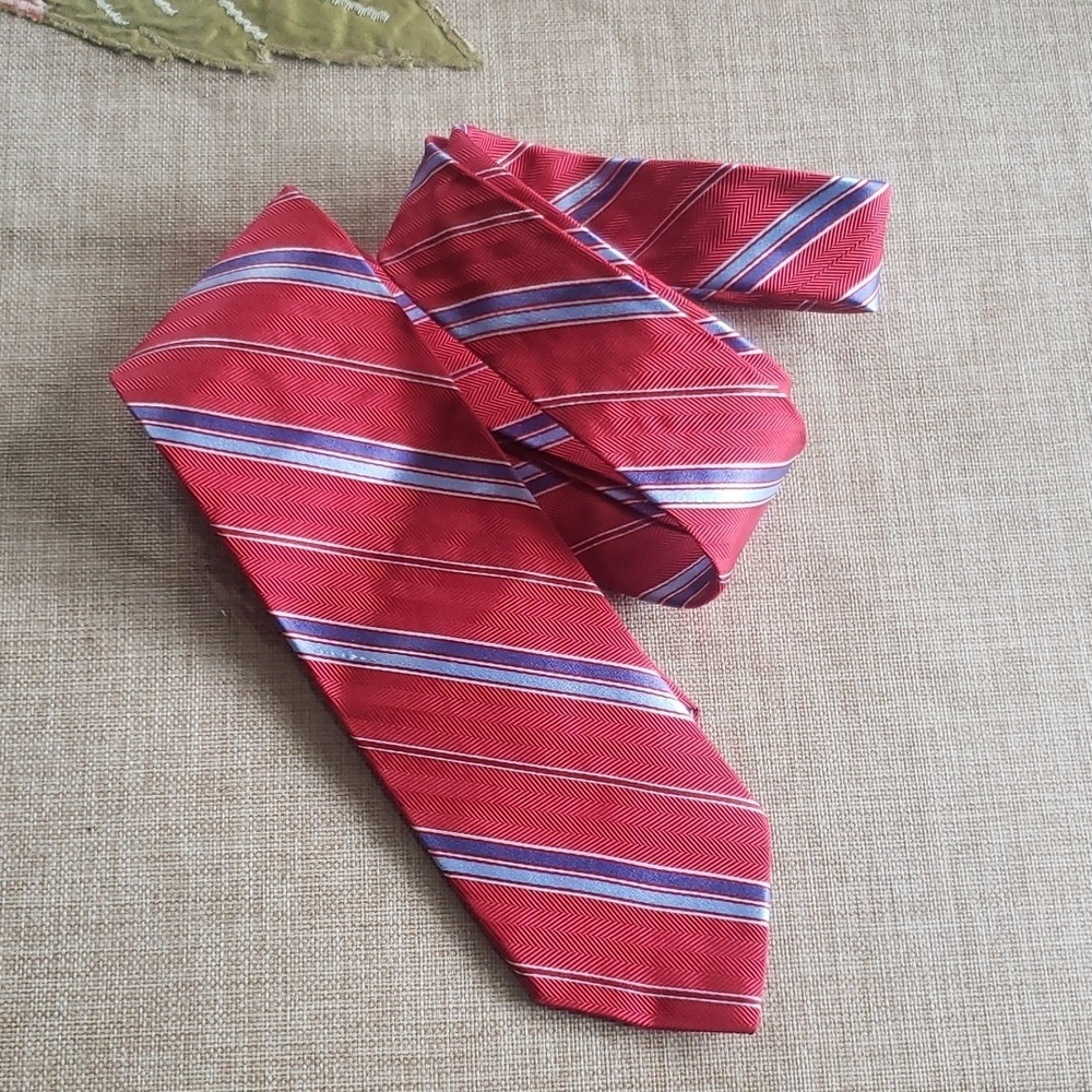 Brooks Brothers red and blue mens tie
